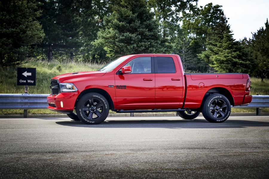  Dodge Ram 1500 Sport Night Quad Cab 2016 года  (фото 6 из 9)